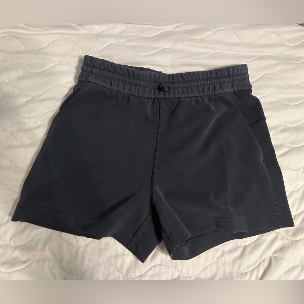 lululemon softstreme shorts size 6